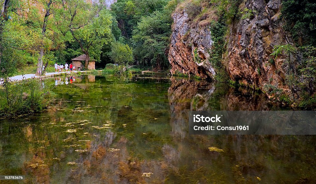 Lago Mirror - Foto de stock de Monasterio de piedra libre de derechos