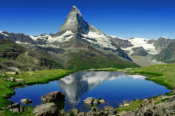 góra matterhorn - switzerland mountain glacier european alps zdjęcia i obrazy z banku zdjęć