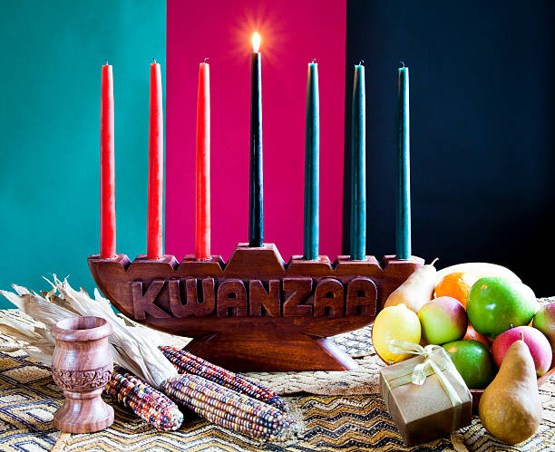 kwanzaa-afroamericano vacanza - gift apple ribbon fruit foto e immagini stock