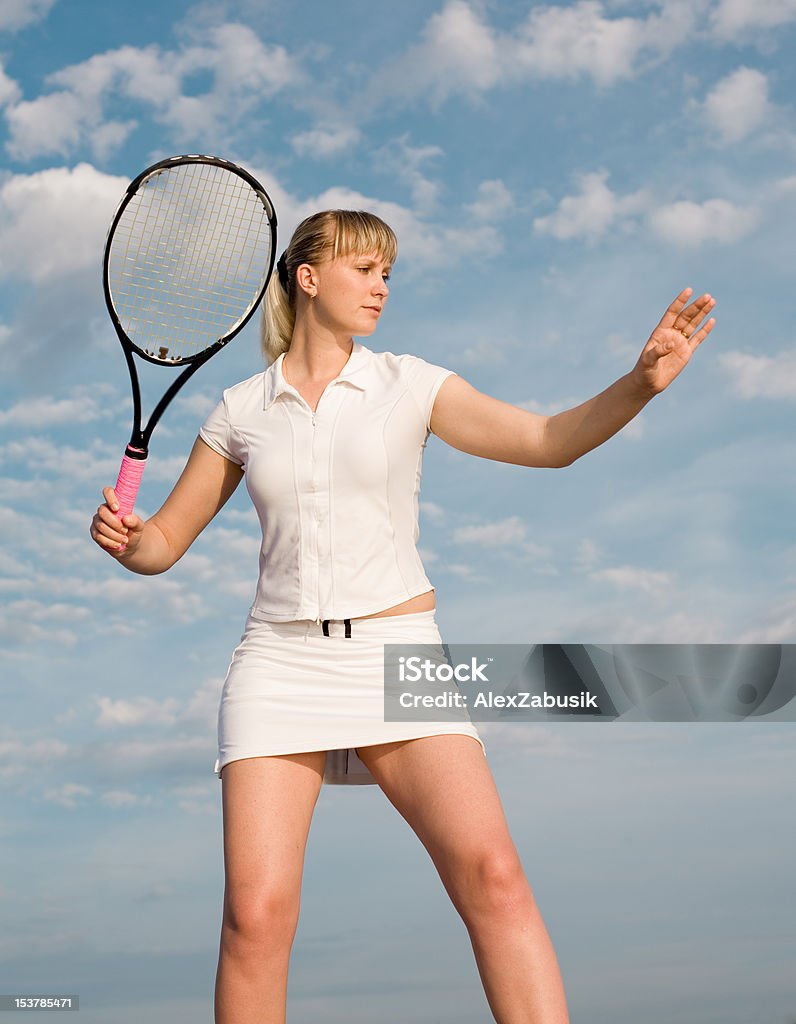Giocatore di Tennis con la palla - Foto stock royalty-free di Abbigliamento