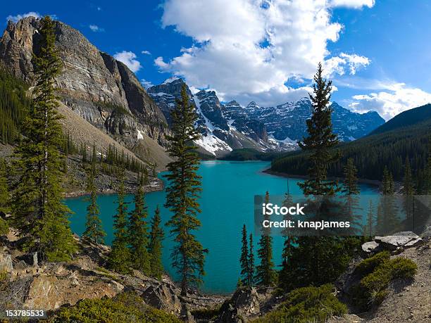 Piękne Specticle Jezioro Moraine Duży Rozmiar Pliku - zdjęcia stockowe i więcej obrazów Alberta