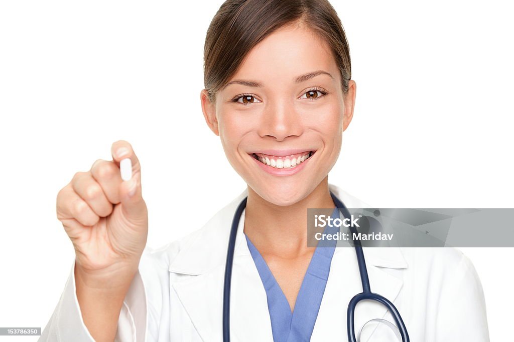 Ärztin, die Pillen - Lizenzfrei Arzt Stock-Foto