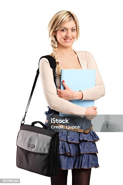 Photo libre de droit de Souriant Étudiant Avec Un Sac À Lépaule banque d'images et plus d'images libres de droit de Adolescence - Adolescence, Adolescent, Adulte