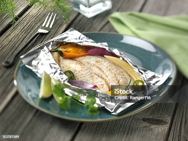 Tilapia In Metallic Stockfoto und mehr Bilder von Folie - Folie, Fisch, Heiß zubereitet