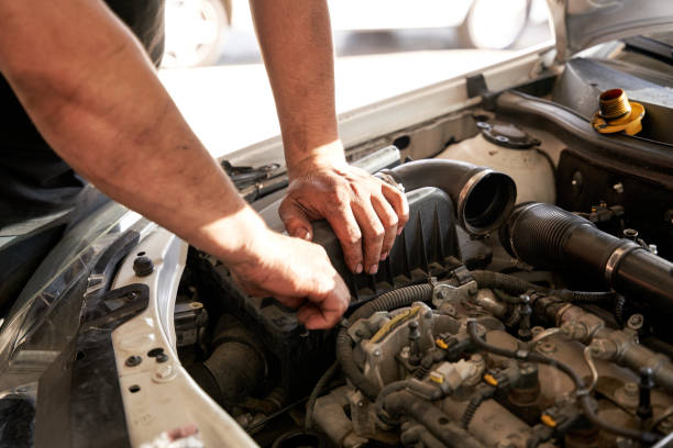 istock Car Repair 1537995395