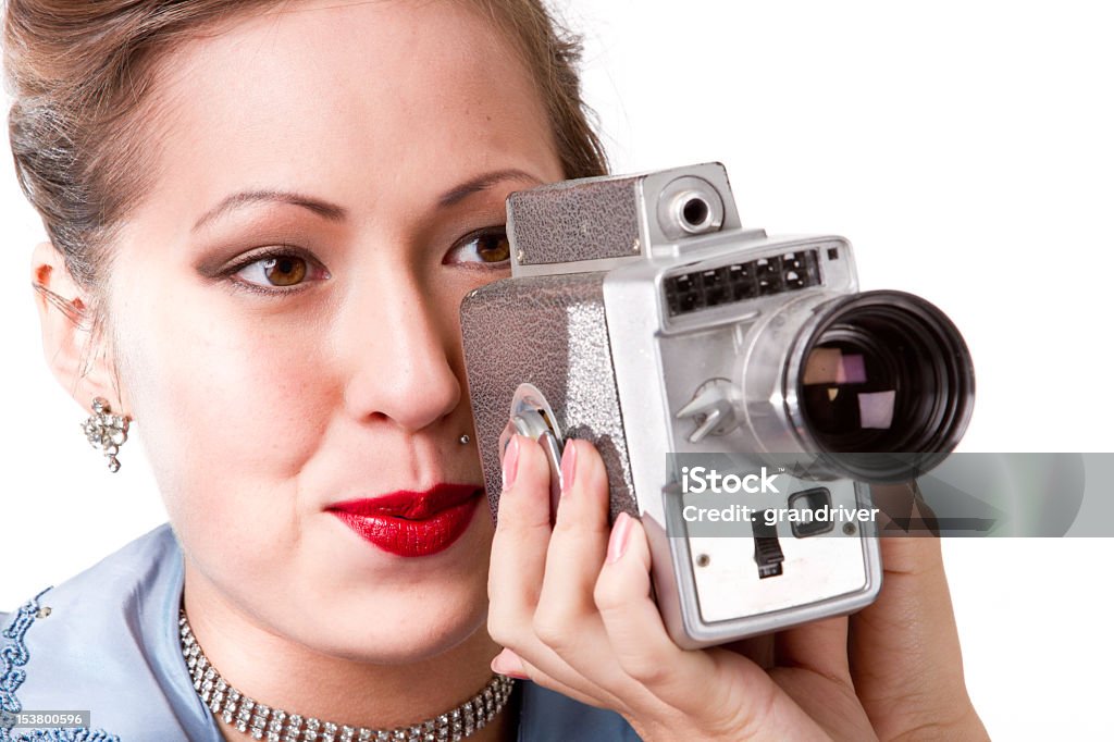 Bella ragazza retrò antico con Cinepresa - Foto stock royalty-free di Abbracciare una persona