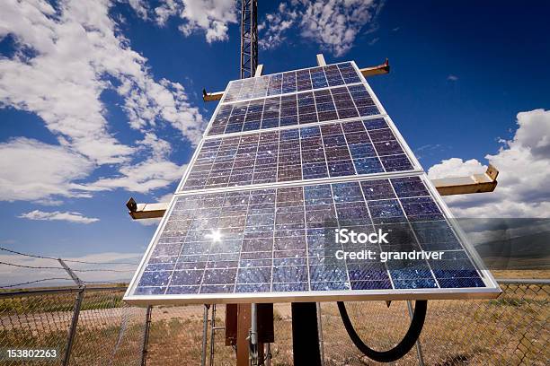 Pannello Solare - Fotografie stock e altre immagini di Ambiente - Ambiente, Attrezzatura, Blu