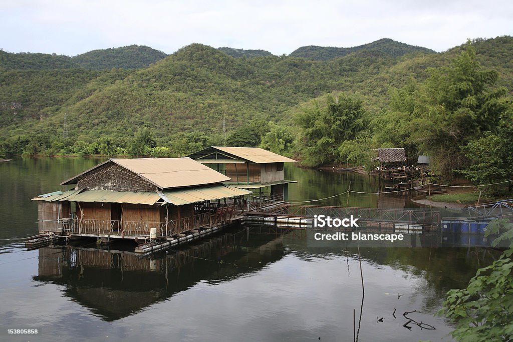 Serie restaurante flotante, hotel en el valle del río - Foto de stock de Agua libre de derechos