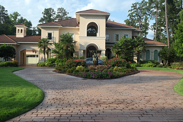istock Luxuray home exterior under early morning light 153813781