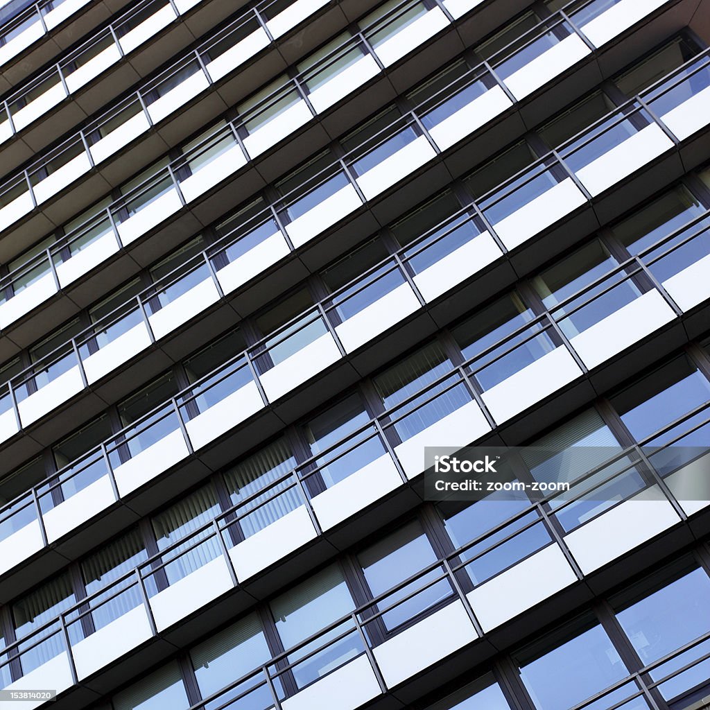 Edificio con balcón - Foto de stock de Abstracto libre de derechos