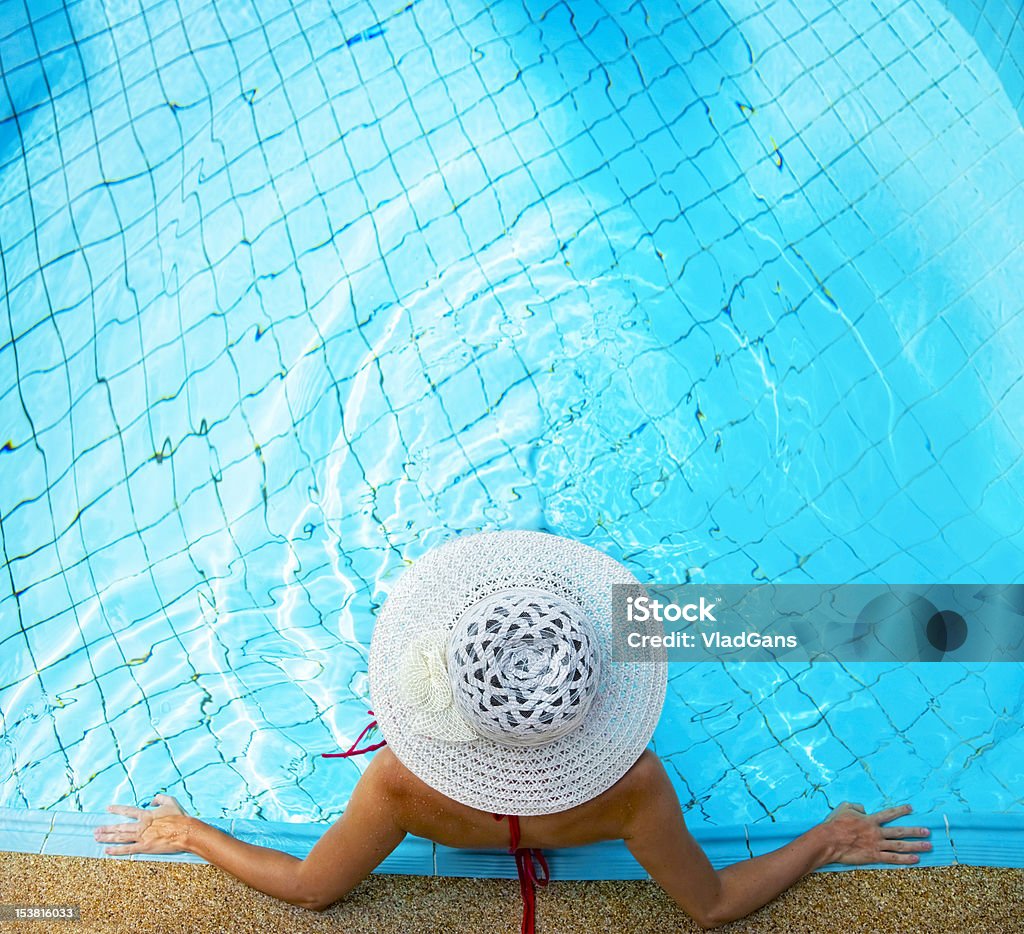 여자 편안한 waterpool - 로열티 프리 사람들 스톡 사진
