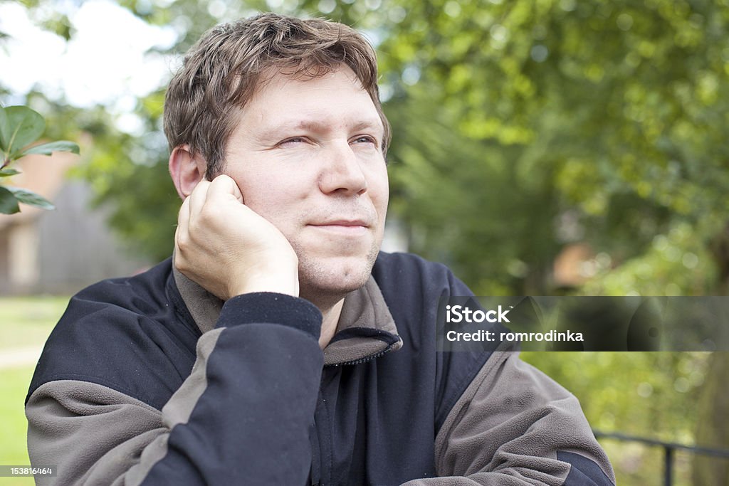 Jeune homme rêvant - Photo de Adulte libre de droits