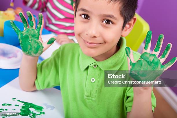 Kinder Hand Malerei Stockfoto und mehr Bilder von 4-5 Jahre - 4-5 Jahre, 6-7 Jahre, Akademisches Lernen