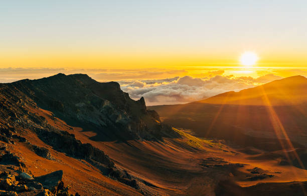 вулкан халеакала - haleakala national park maui nature volcano стоковые фото и изображения