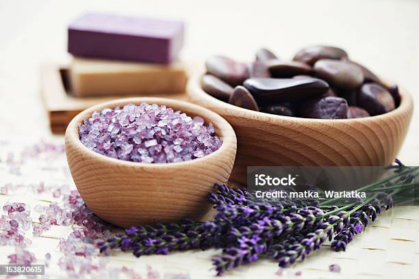 Foto de Lavanda Produtos De Higiene Pessoal e mais fotos de stock de Aromaterapia - Aromaterapia, Barra de sabão, Beleza