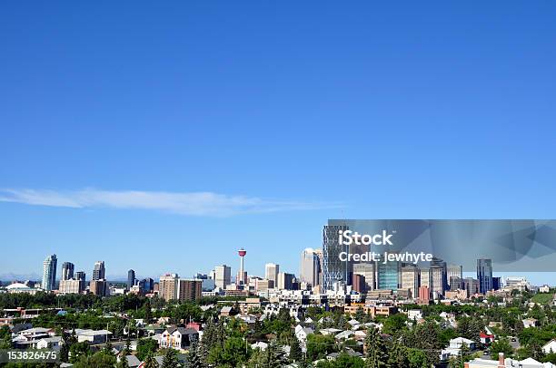 Horizonte De Calgary Foto de stock y más banco de imágenes de Alberta - Alberta, Propiedad inmobiliaria, Aire libre