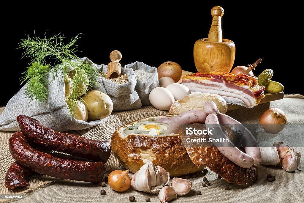 Wiejskich Wielkanoc śniadanie z Wędzona kiełbasa - Zbiór zdjęć royalty-free (Bekon)