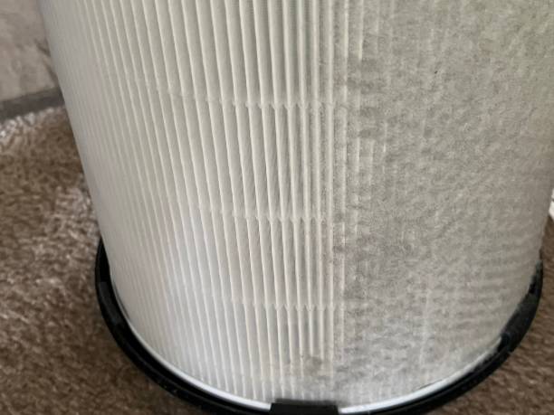 istock Air filter showing half dusty and half vacuumed clean. 1538309149