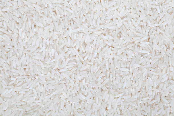 Na białym tle ziaren ryżu – zdjęcie