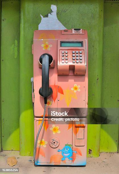 Telefon - zdjęcia stockowe i więcej obrazów Automat telefoniczny - Automat telefoniczny, Bez ludzi, Dekoracja