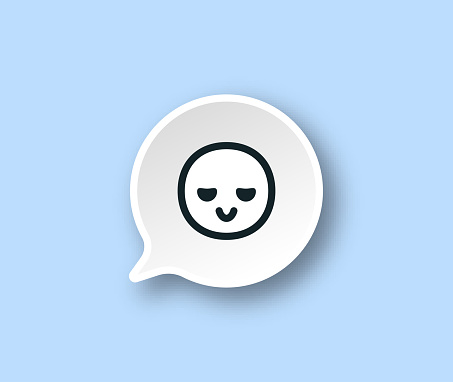 istock Speech bubble with emoticon reaction 1538590724