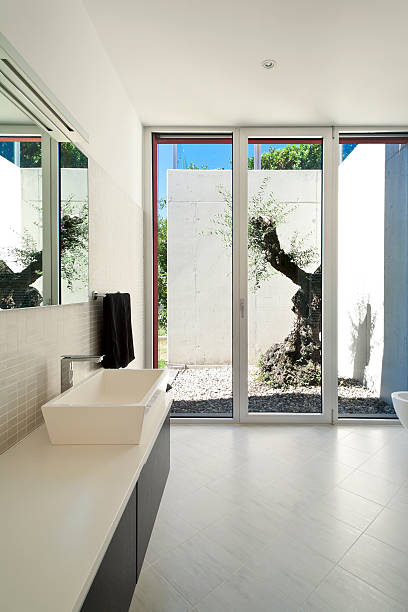 современный стиль, ванная комната - medicine cabinet bathroom bathroom sink door стоковые фото и изображения