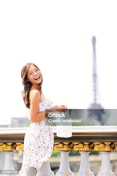 Париж Женщина — стоковые фотографии и другие картинки Париж - Франция - Париж - Франция, Розничная торговля, Ходьба по магазинам