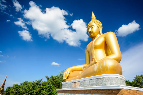 istock Big Golden Buddha 1538724963