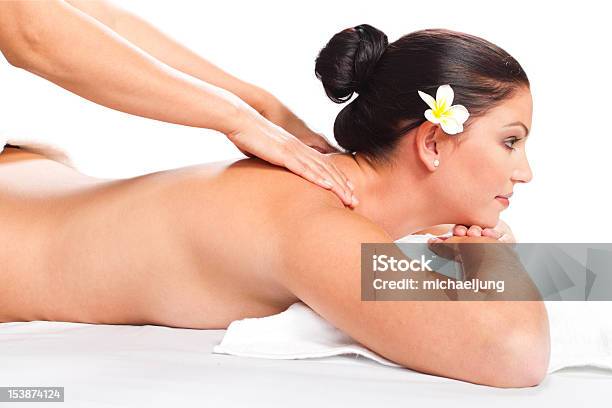 Hübsche Frau Rückenmassage Stockfoto und mehr Bilder von Alternative Behandlungsmethode - Alternative Behandlungsmethode, Bett, Blume