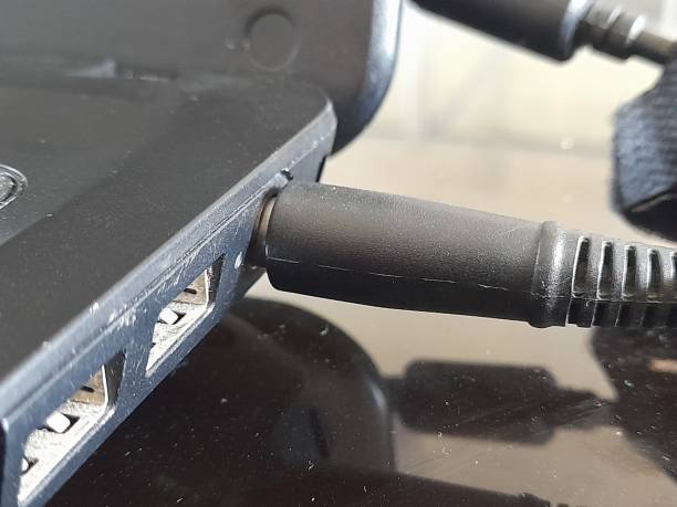 istock Insert the charger plug into the laptop 1538867791