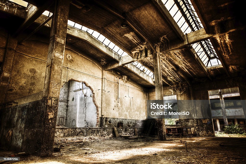 Cabana arruinada fábrica, abandonado edifício, Rotten - Foto de stock de Abandonado royalty-free