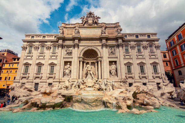 elegancia impresionante: contempla la magnificencia de la fontana de trevi, roma, italia. - neptune mythology sculpture roman fotografías e imágenes de stock