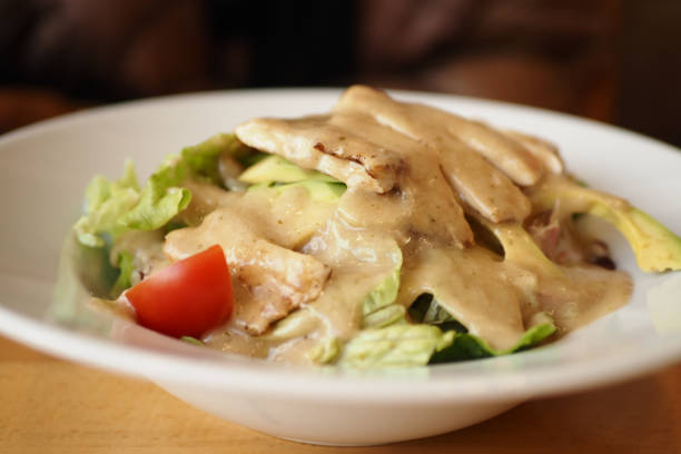 vegetable salad with grilled chicken ,