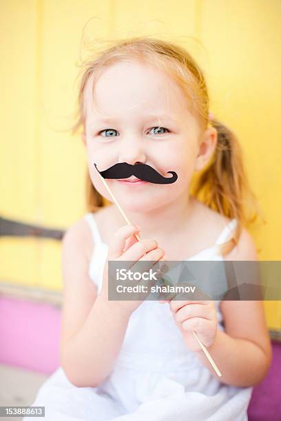 Photo libre de droit de Adorable Fille À La Fête banque d'images et plus d'images libres de droit de Accessoire - Accessoire, Beauté de la nature, Bonheur