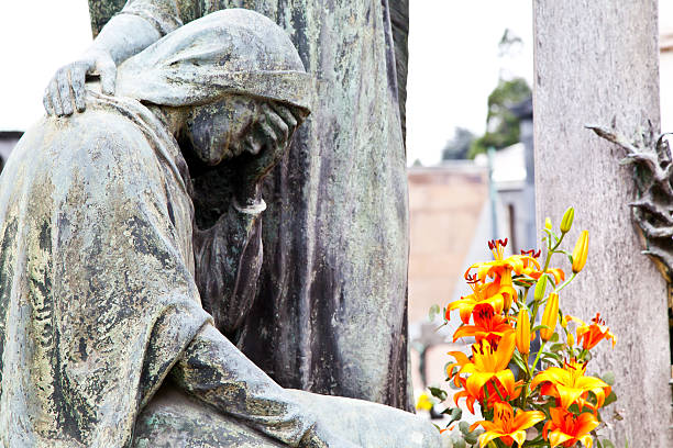 friedhof architektur-europa - lachaise stock-fotos und bilder