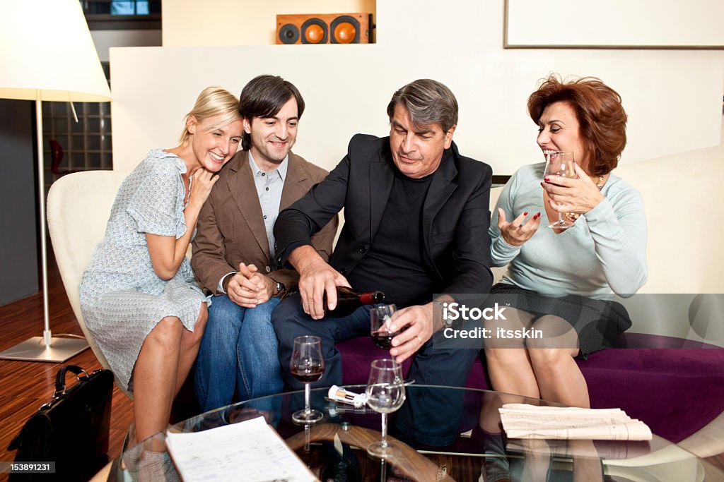 Italienische Mädchen neu: ihr Freund und Familie - Lizenzfrei Frauen Stock-Foto