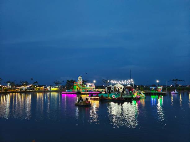 istock Reflection of colorful lights 1538986511