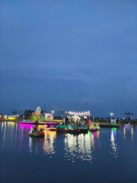 istock Reflection of colorful lights on the water 1538986816
