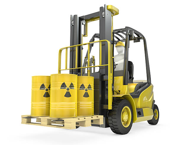 empilhadeira caminhão com radioactivas barris - environment risk nuclear power station technology - fotografias e filmes do acervo