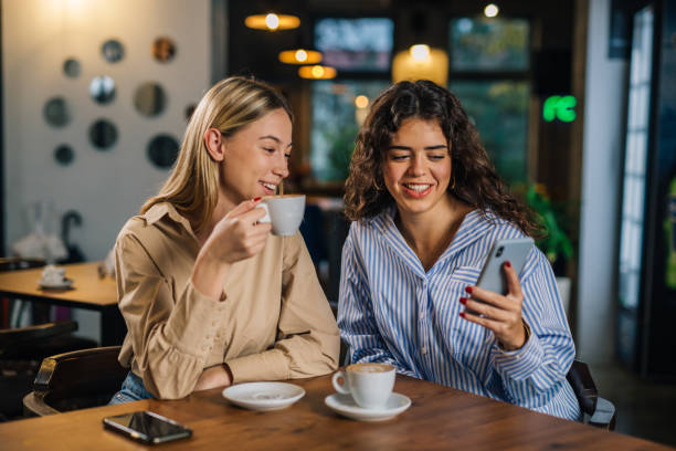 istock female friends in cafeteria 1539006992