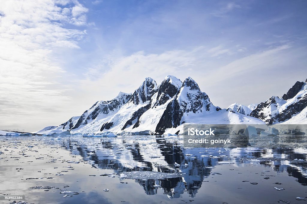 Splendide montagne innevate - Foto stock royalty-free di Polo Sud