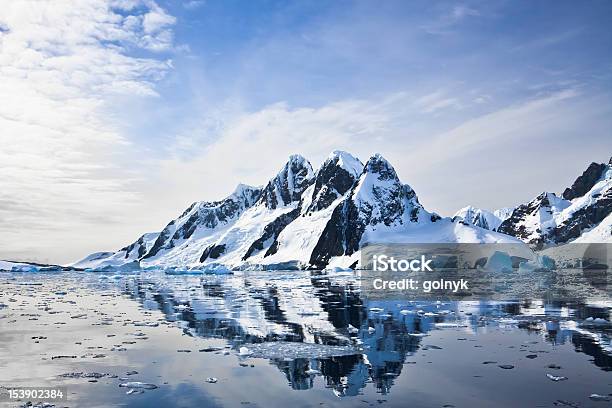 Splendide Montagne Innevate - Fotografie stock e altre immagini di Polo Sud - Polo Sud, Giorno, Inverno