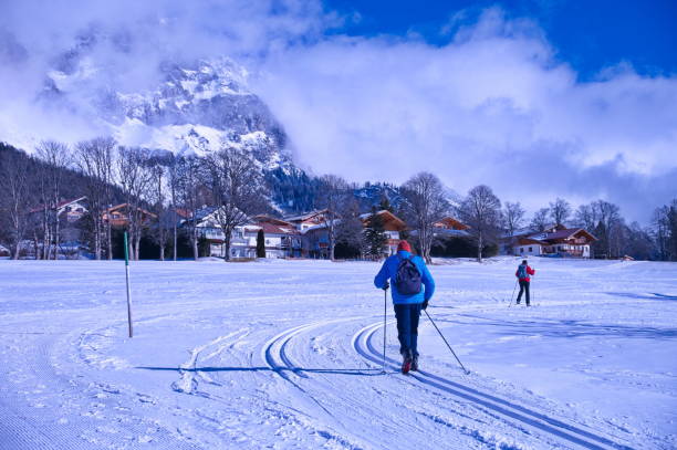 istock Senior couple skiing in Austria 1539025168