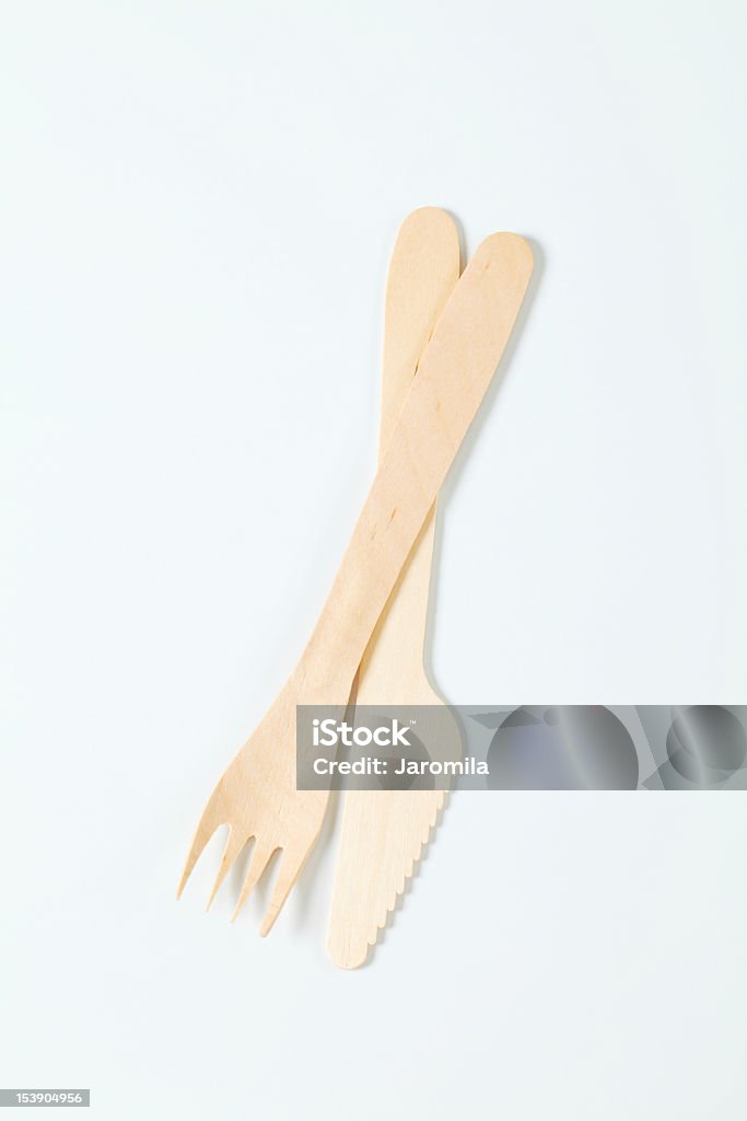 Nuovo e forchetta coltello in legno fatti a mano - Foto stock royalty-free di A forma di croce