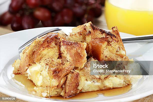 Photo libre de droit de Pain Perdu À Gratin banque d'images et plus d'images libres de droit de Pain perdu - Pain perdu, Ragoût en cocotte, Pain