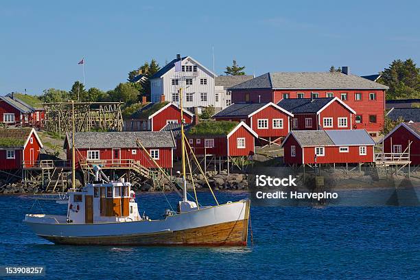 Photo libre de droit de Pêche Sur Lofoten banque d'images et plus d'images libres de droit de Arctique - Arctique, Bateau de pêche, Cabane - Structure bâtie