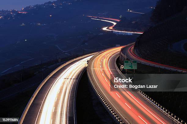 Autostrada Di Notte Lavaux Svizzera - Fotografie stock e altre immagini di Svizzera - Svizzera, Autostrada, Autostrada a corsie multiple