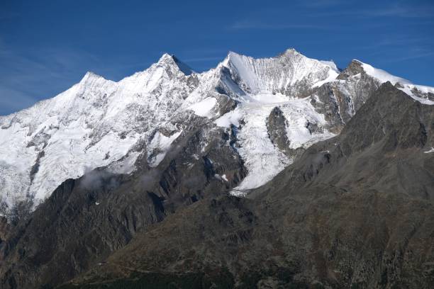 istock peaks of the mountains 1539197417