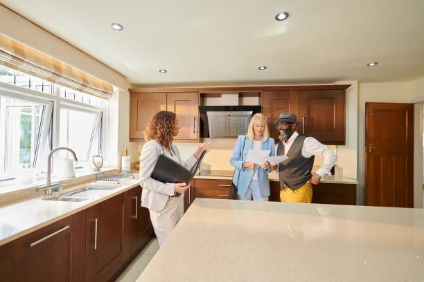 istock houseviewing senior couple 1539287045