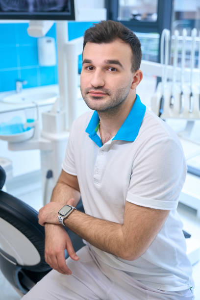 istock Dentist at work at the dental chair 1539339004